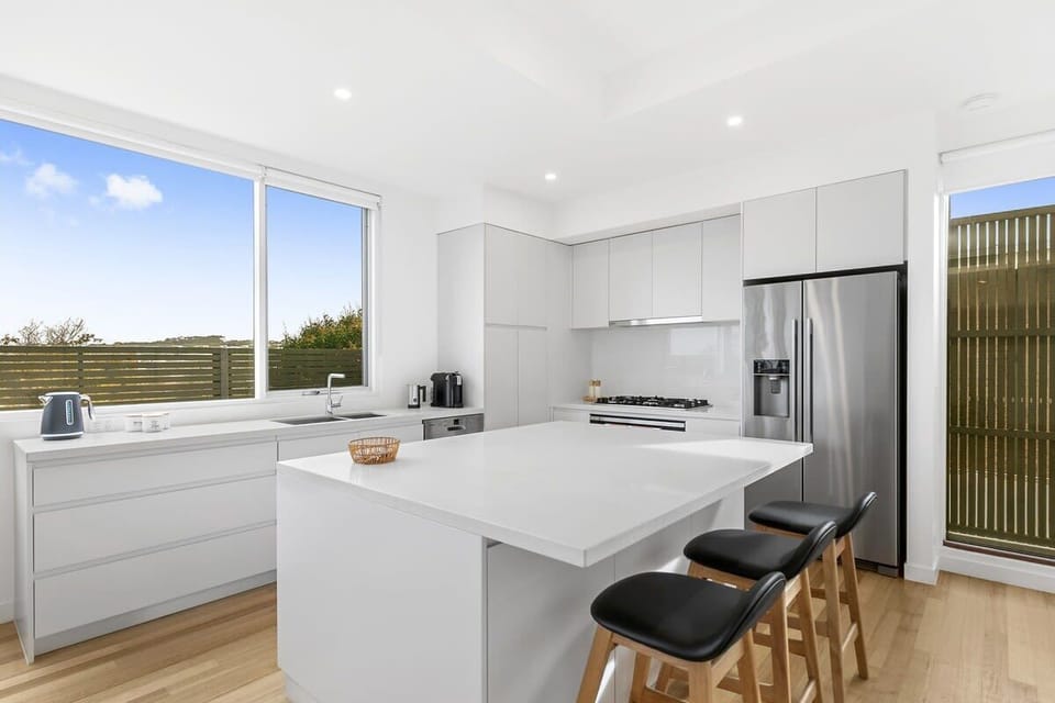 There are few better places to cook than in this kitchen, with views that will inspire your inner chef. 900mm oven, gas cooktop, dishwasher, and coffee pod machine