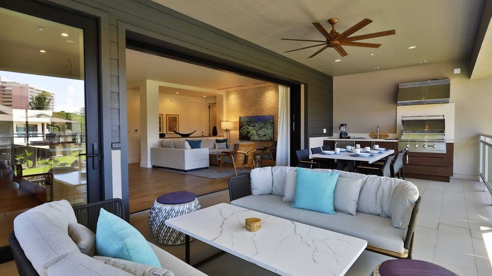 Covered 521 sq ft lanai with glass railing & walls for unobstructed views
