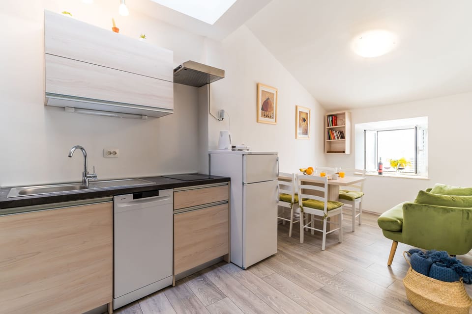 Apartment (Superior 2 Bedroom Apt with City View) | Private kitchenette | Fridge, microwave, stovetop, dishwasher