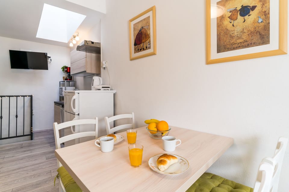 Apartment (Superior 2 Bedroom Apt with City View) | Private kitchenette | Fridge, microwave, stovetop, dishwasher