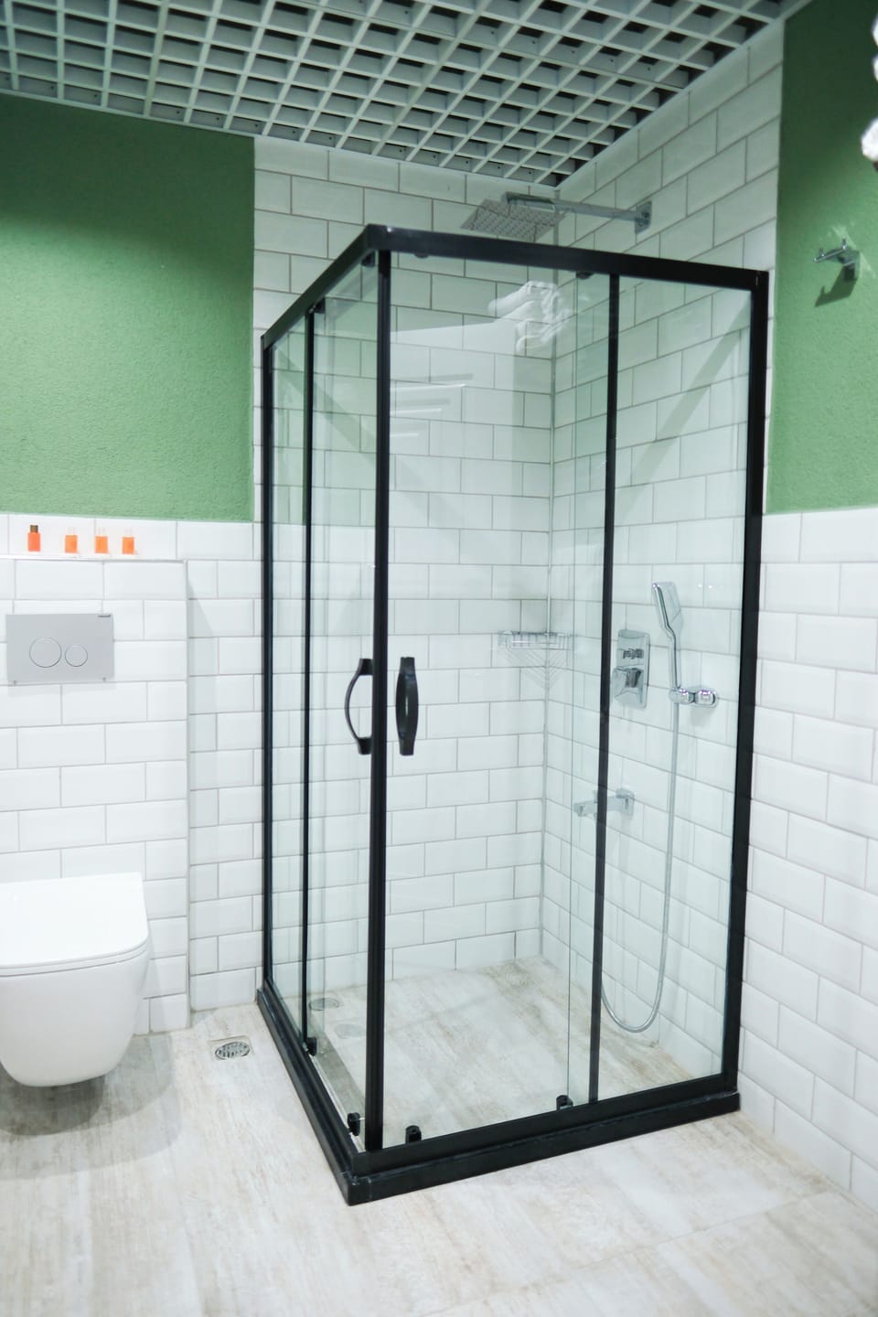 Standard Single Room | Bathroom | Shower, rainfall showerhead, free toiletries, hair dryer
