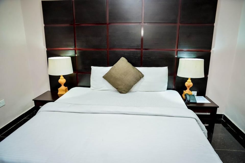 Basic Room | Minibar, in-room safe, desk, free WiFi