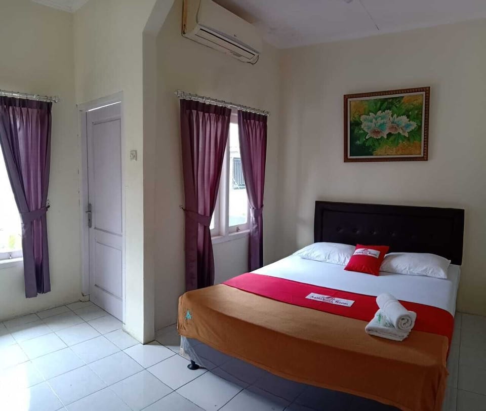 Deluxe Double Room, 1 Queen Bed | Free WiFi, bed sheets