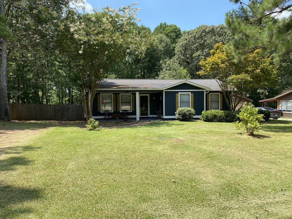 Remodeled Cabin with plenty of parking
