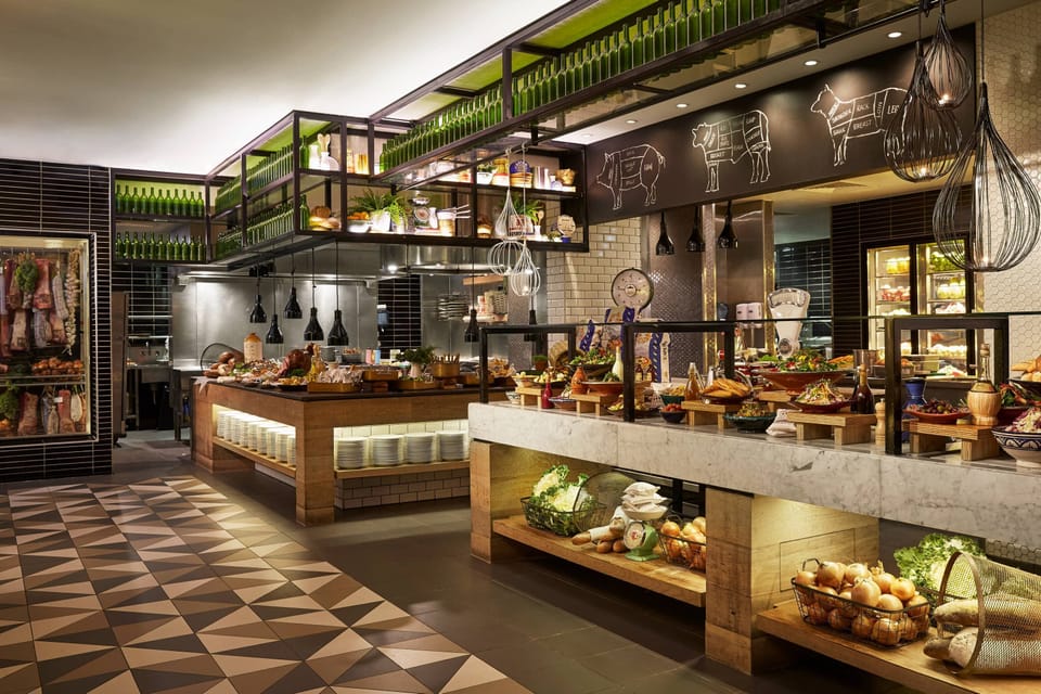 2 restaurants; breakfast, lunch, and dinner served