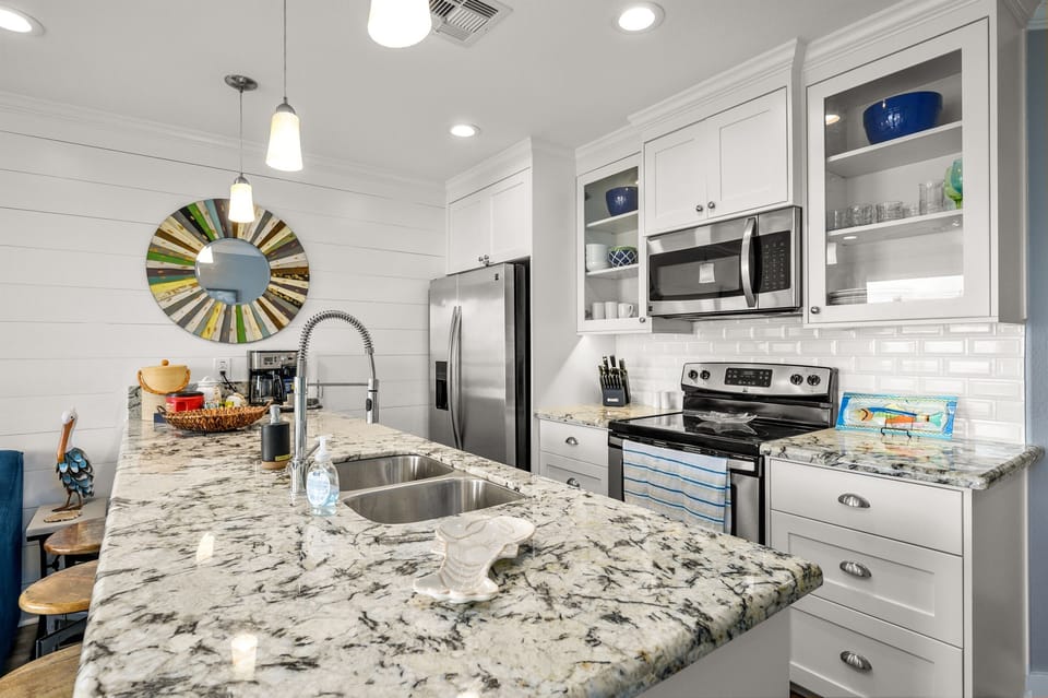 Expansive bar for dining