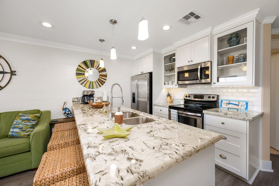 Expansive bar for dining