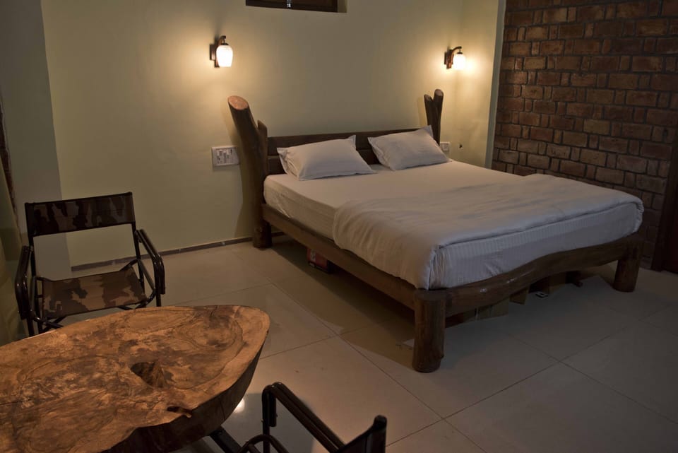 Deluxe Room | Individually furnished, free WiFi, bed sheets