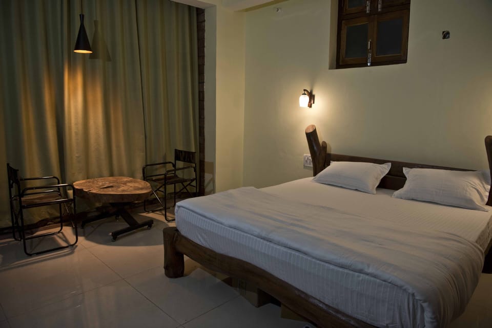 Individually furnished, free WiFi, bed sheets