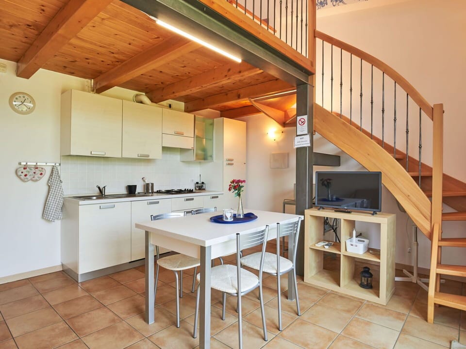 Table, Furniture, Property, Building, Wood, Interior Design, Countertop, Flooring, Floor, Kitchen