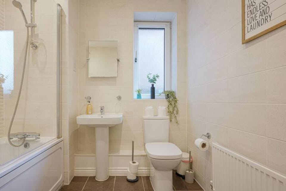 Bathroom with complimentary toiletries provided