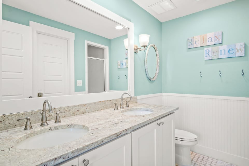 1st Floor 2nd King Bedroom Bathroom