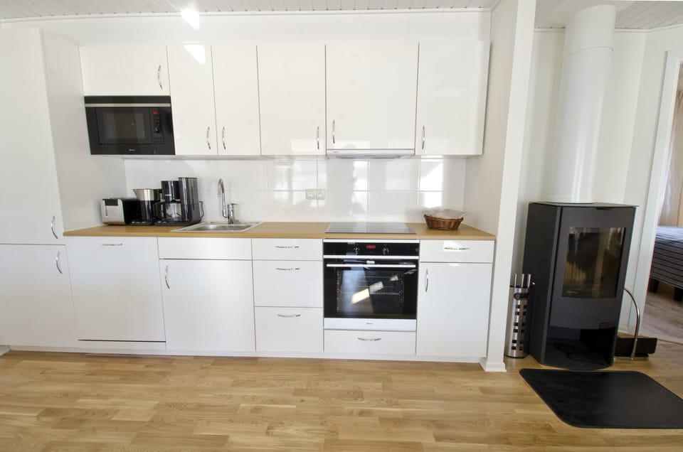 Cottage, 2 Bedrooms, Lakeside (4 Adults + 2 Children) | Private kitchen | Full-size fridge, oven, stovetop, dishwasher
