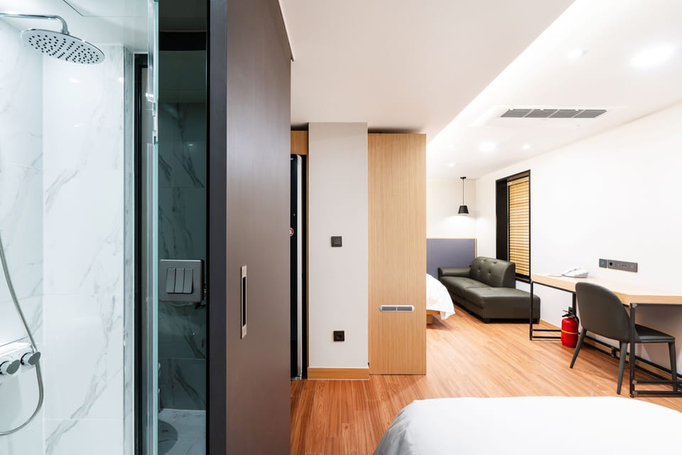 Family Studio Suite | Premium bedding, down comforters, pillowtop beds, soundproofing