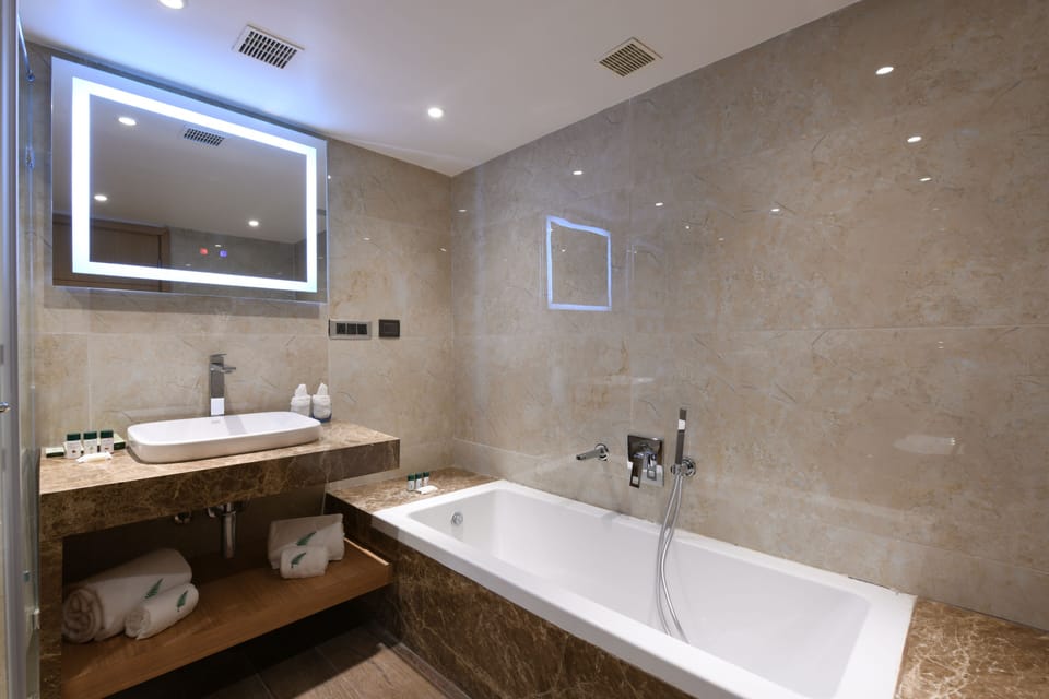 Hazel Suite | Bathroom | Free toiletries, hair dryer, towels, soap