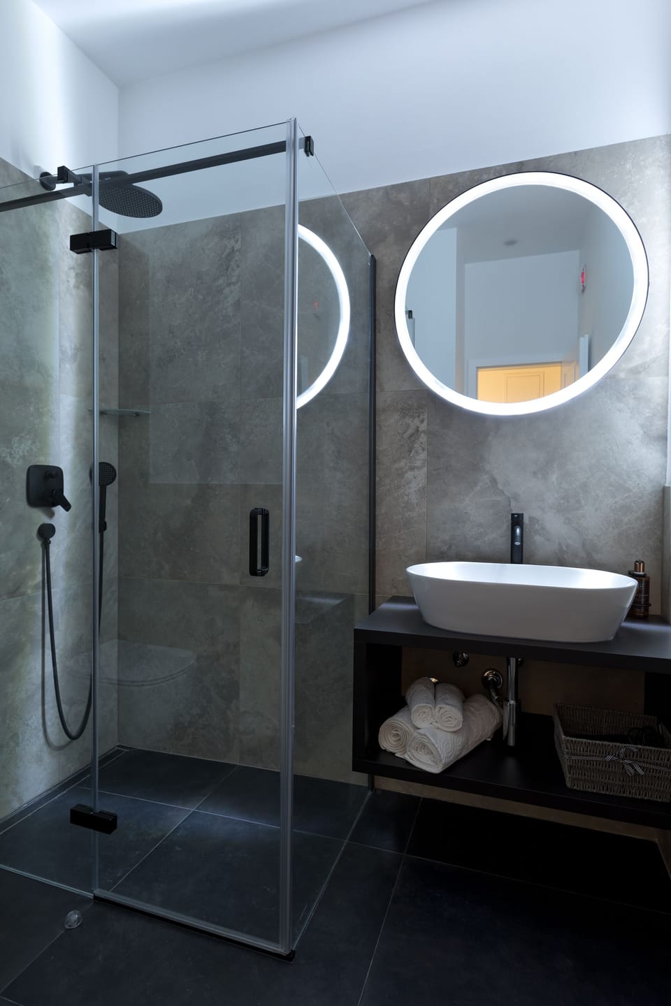 Luxury Double Room, Sea View (1) | Bathroom | Shower, rainfall showerhead, designer toiletries, hair dryer