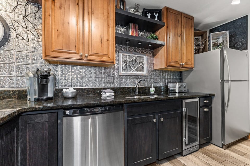 Beautiful backsplash, custom shelves
