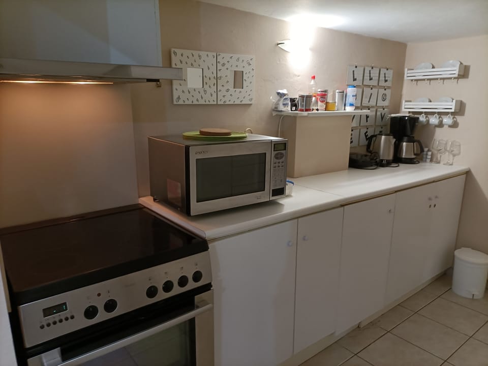 Mini-fridge, microwave, oven, stovetop