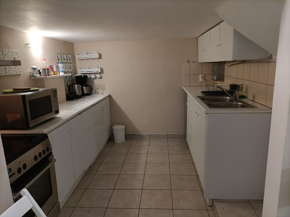 Mini-fridge, microwave, oven, stovetop