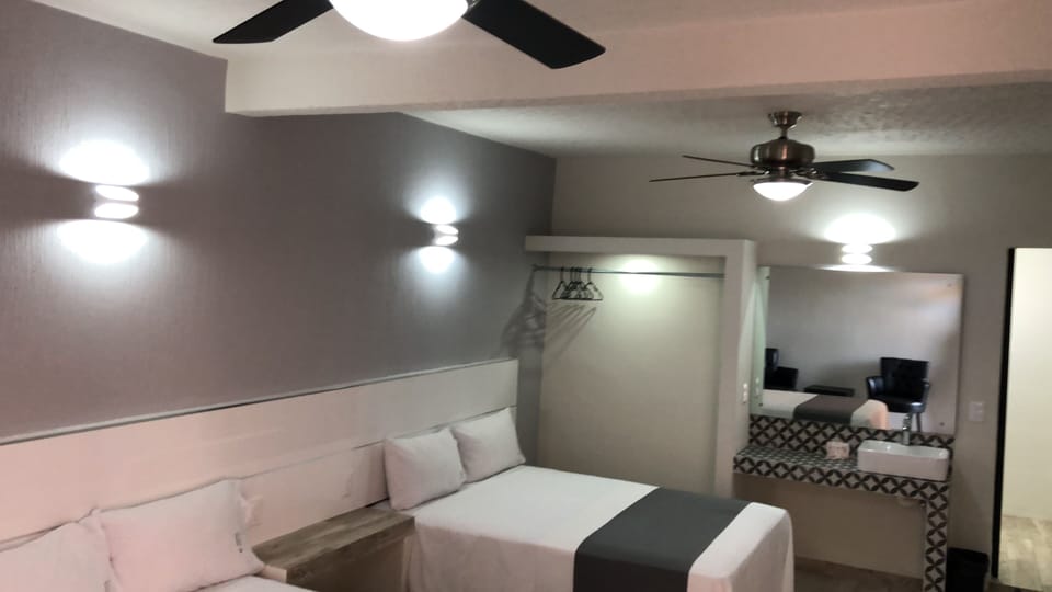 Basic Quadruple Room | Desk, free WiFi, bed sheets