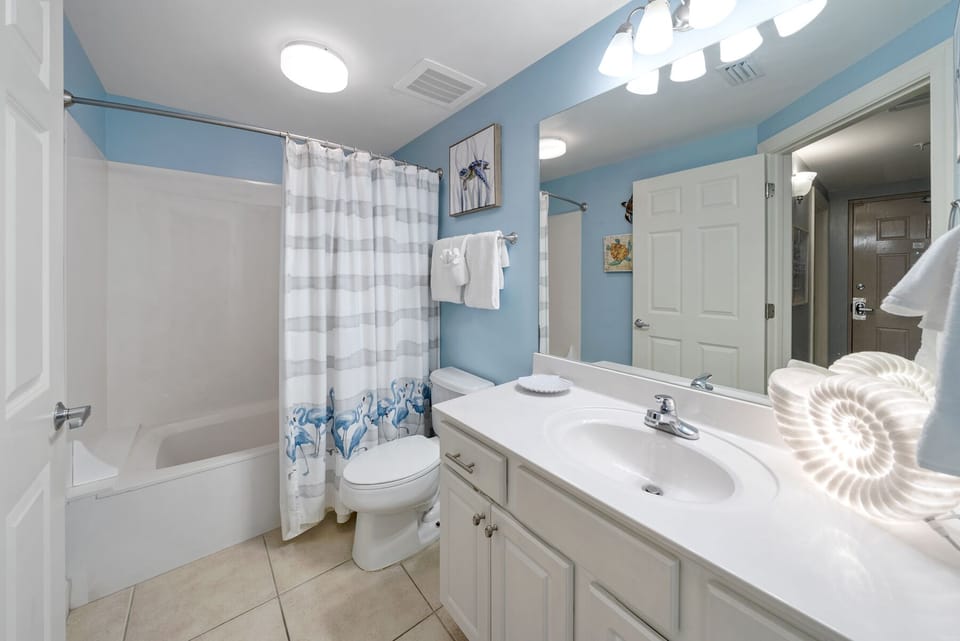 Sea-horsey Retreat | Queen Bathroom