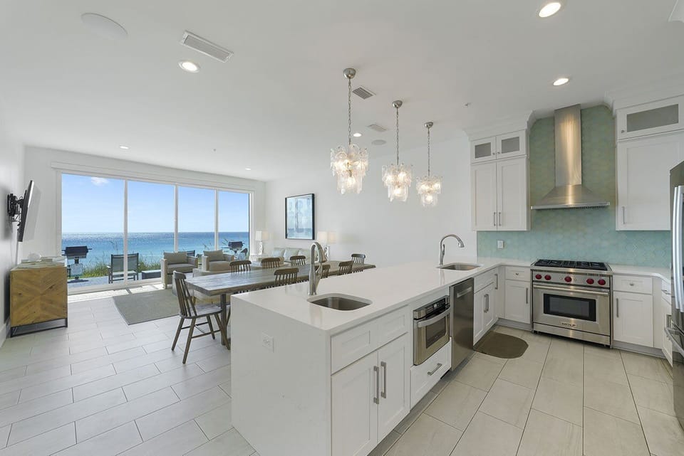 Esmeralda - Henderson Beach - Kitchen, Dining Room & Living Room