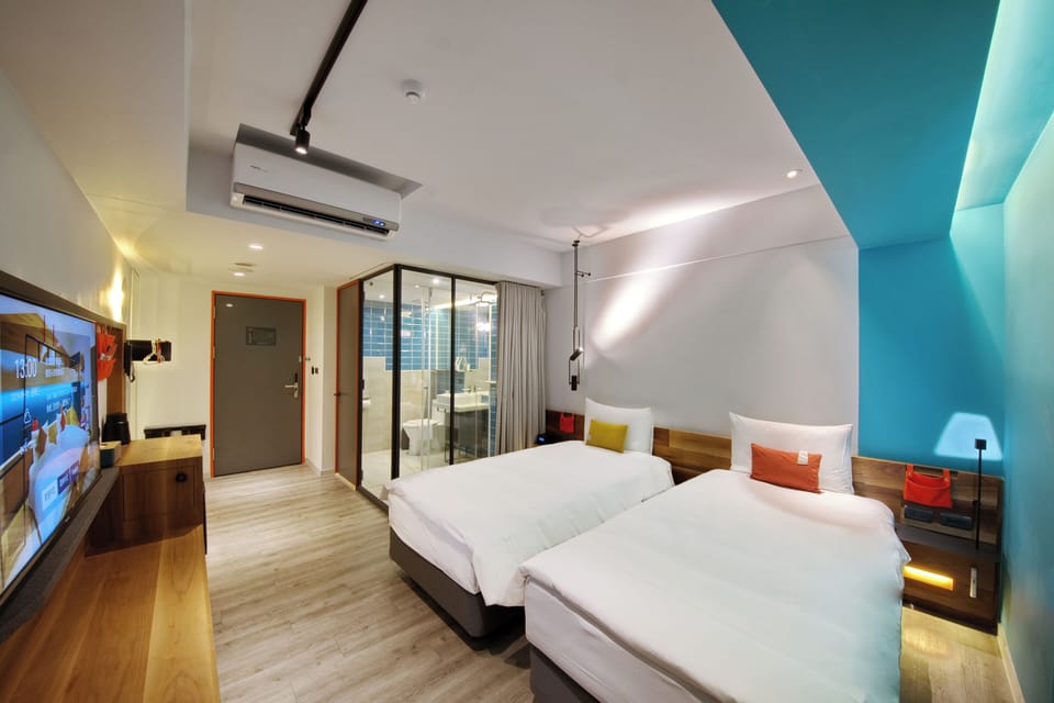 Twin Room | Premium bedding, down comforters, soundproofing, iron/ironing board