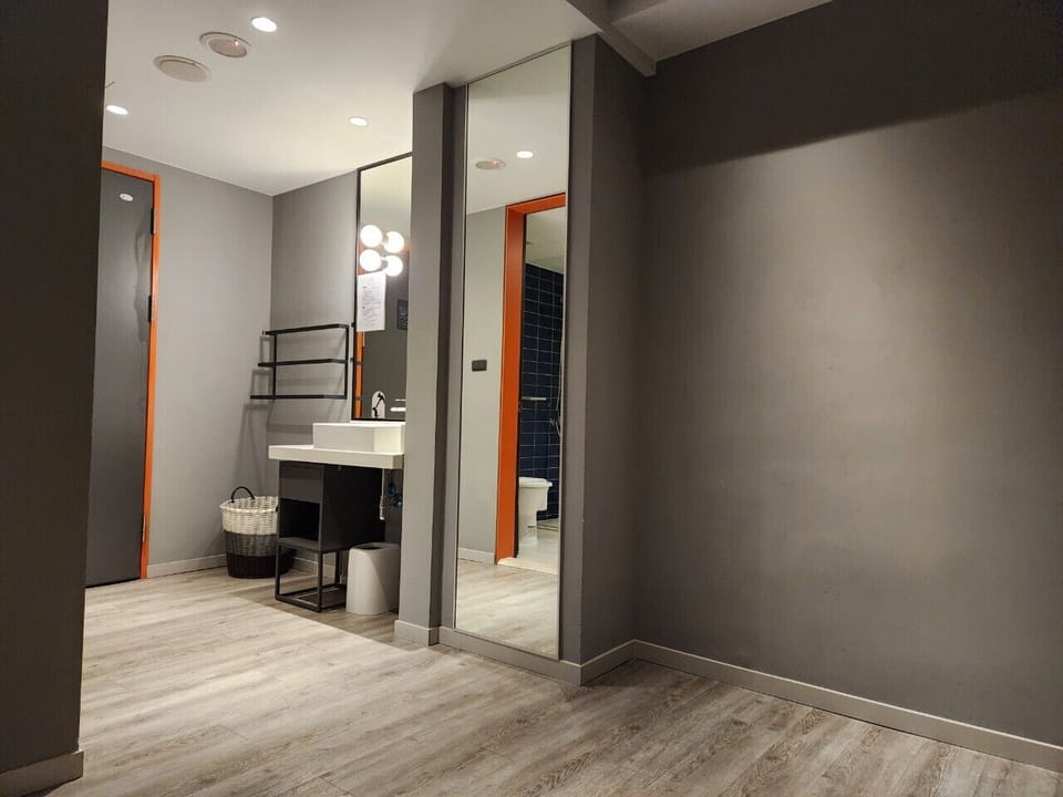 Basic Shared Dormitory, Multiple Beds | Bathroom | Shower, hair dryer, towels, shampoo