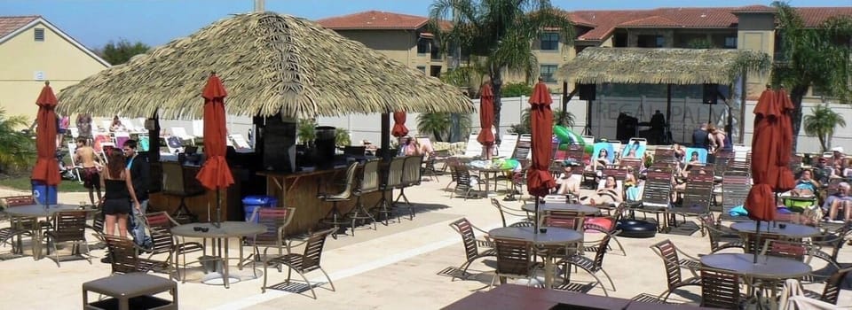 Tiki bar - resort club