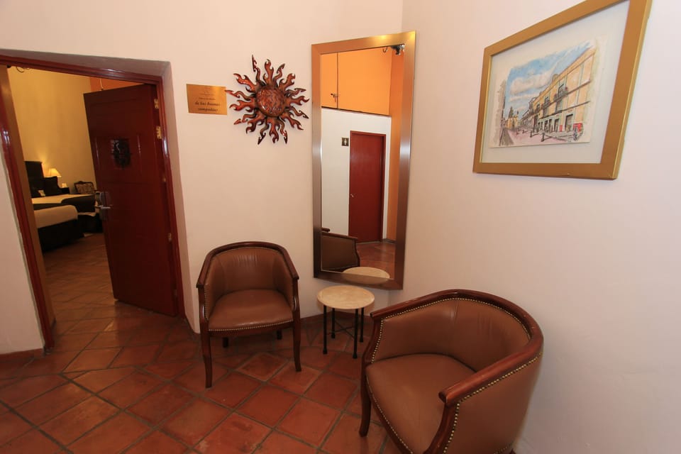 Superior Double Room | Bathroom | Combined shower/tub, free toiletries, hair dryer, towels