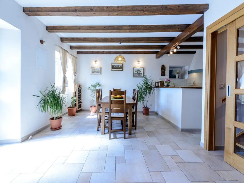 House (Three Bedroom Holiday Home) | In-room dining