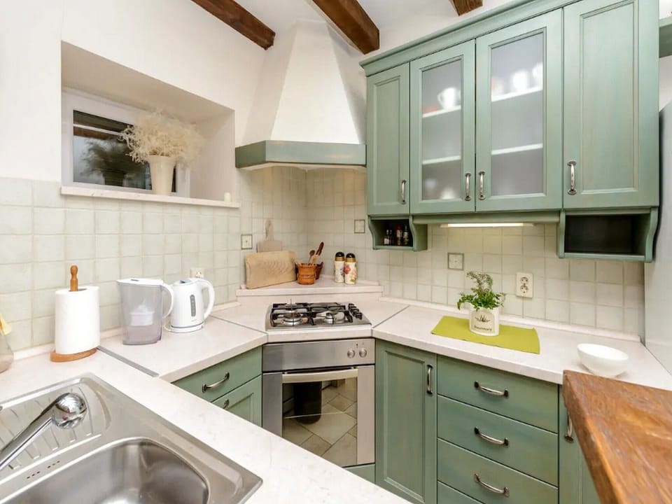 House (Three Bedroom Holiday Home) | Private kitchen | Fridge, microwave, stovetop, dishwasher