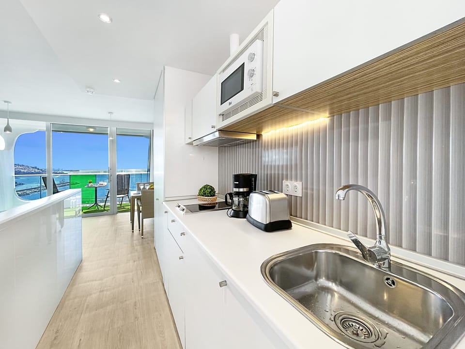 Superior Studio, Sea View | Private kitchen | Mini-fridge, electric kettle