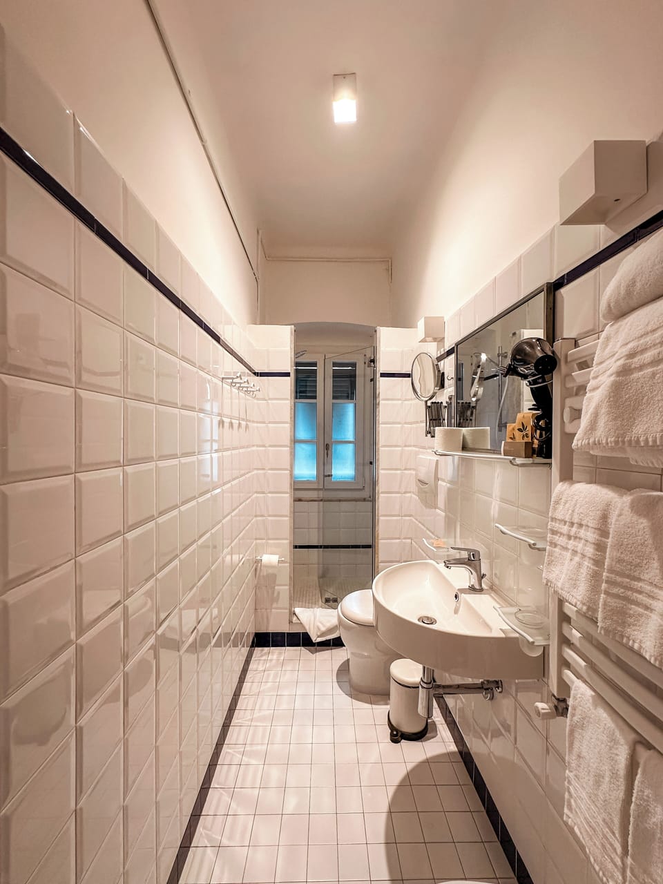 Romantic Suite, 2 Twin Beds, Non Smoking, Partial Sea View | Bathroom | Shower, free toiletries, hair dryer, bathrobes
