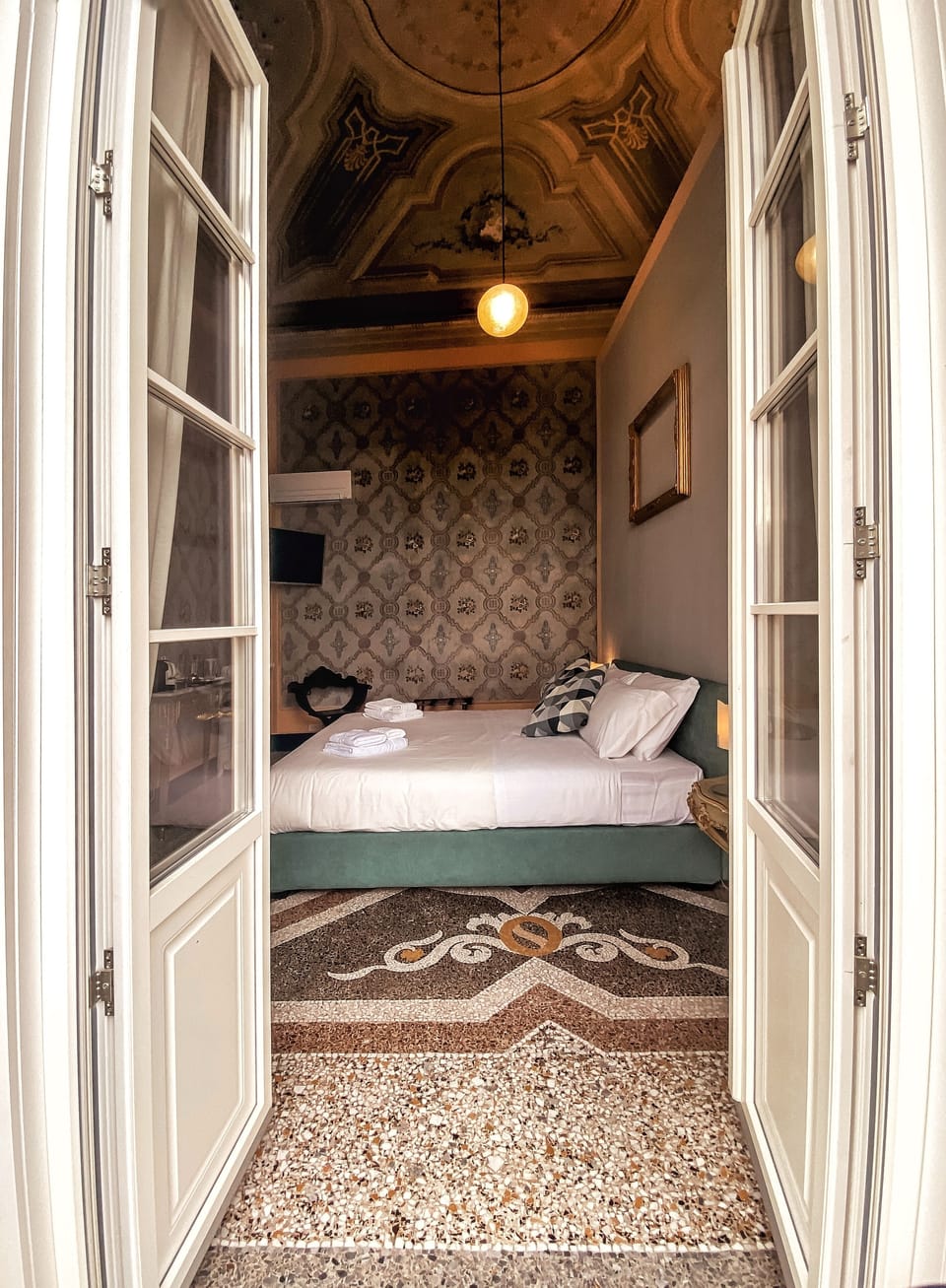 Romantic Room | Premium bedding, memory foam beds, minibar, in-room safe