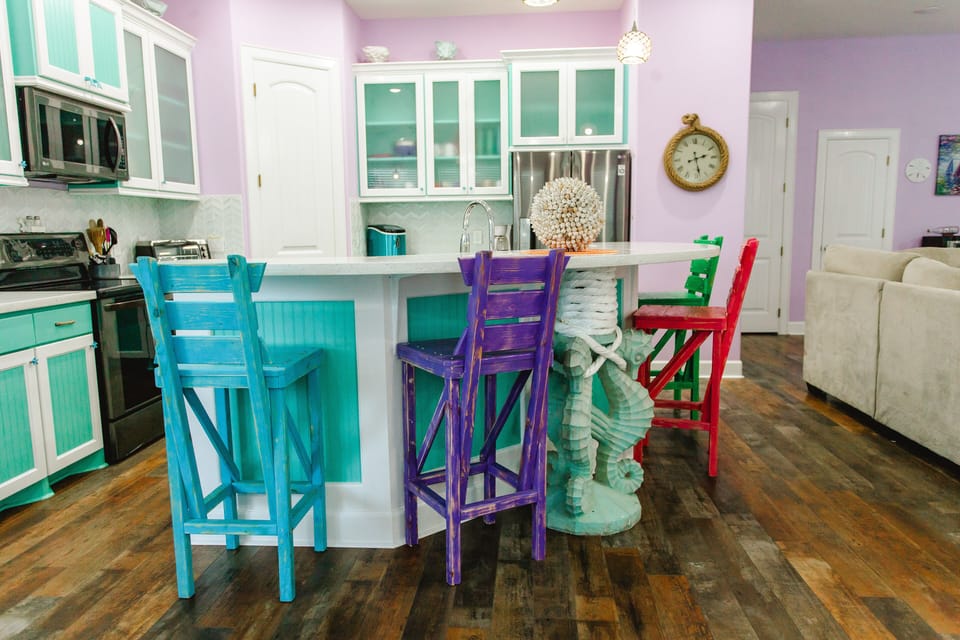 Great island area for everyone to gather while cooking