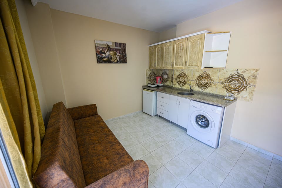 Individually decorated, blackout drapes, free WiFi, bed sheets