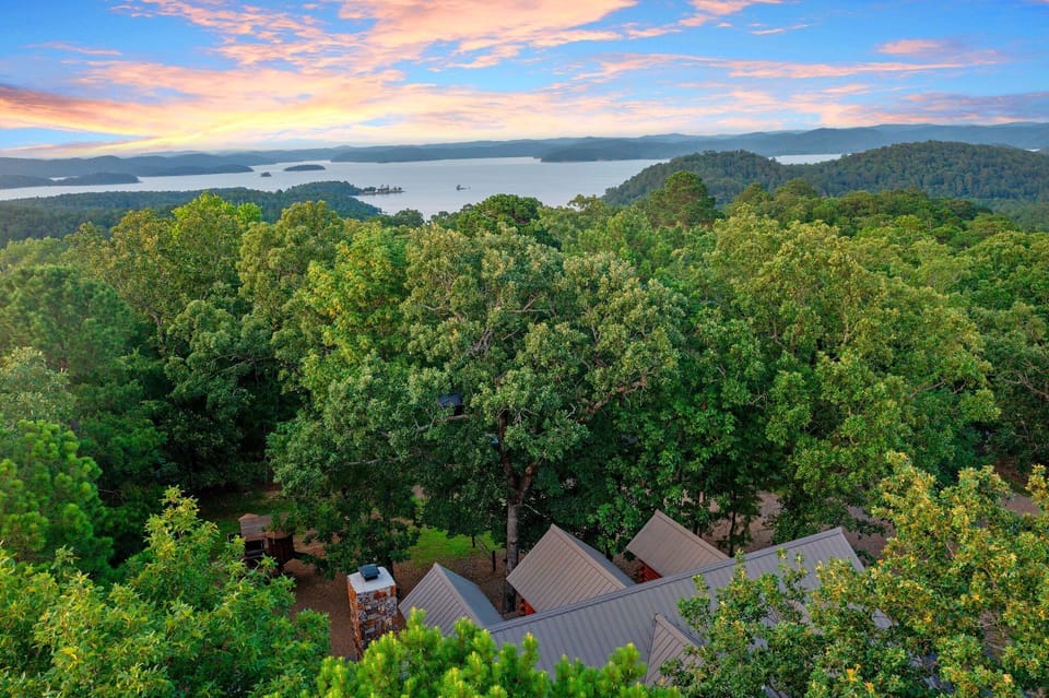 Gorgeous location with awesome views of the forest/lake and close to everything