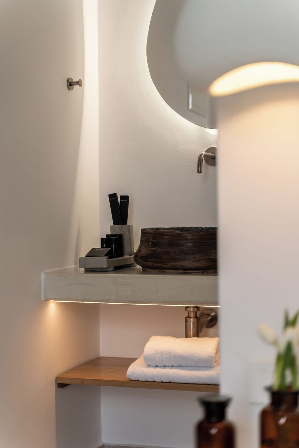 Deluxe Double Room, Partial Sea View | Bathroom | Shower, rainfall showerhead, free toiletries, hair dryer