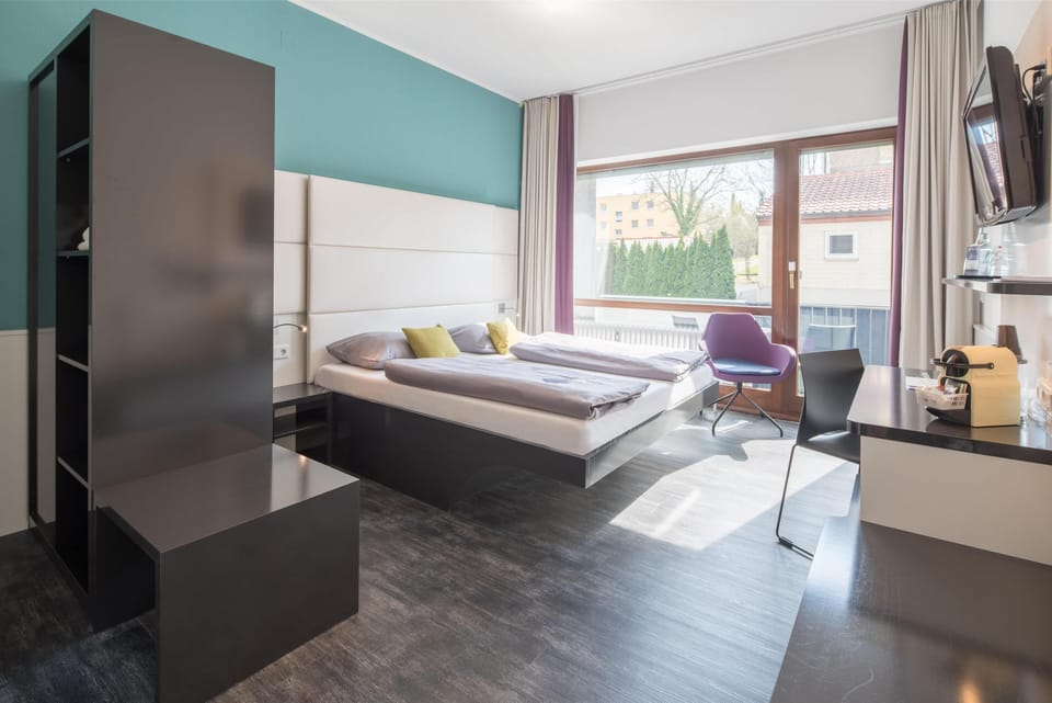 Family Room, 3 Twin Beds | 1 bedroom, premium bedding, desk, laptop workspace