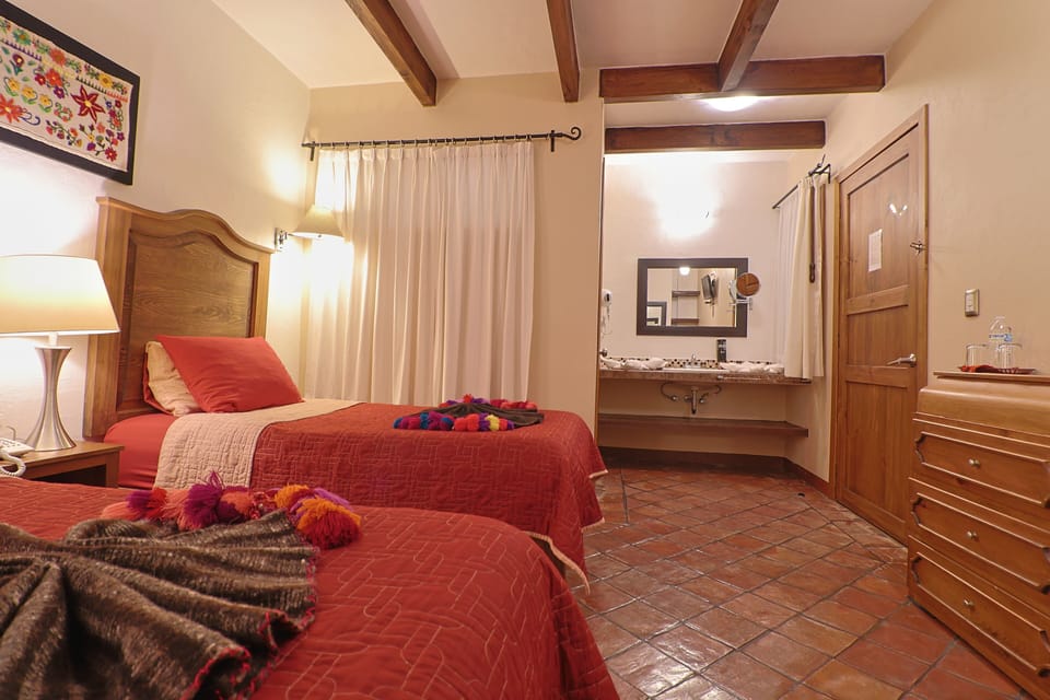 Habitacion Twin | In-room safe, blackout drapes, iron/ironing board (on request)