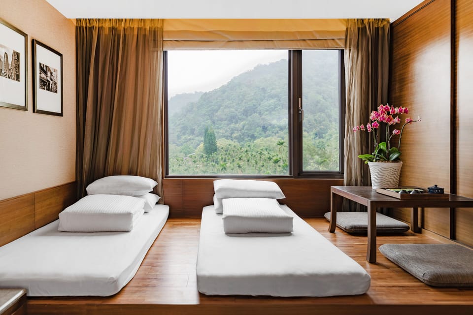 Deluxe Quad Guest Room | Mountain view