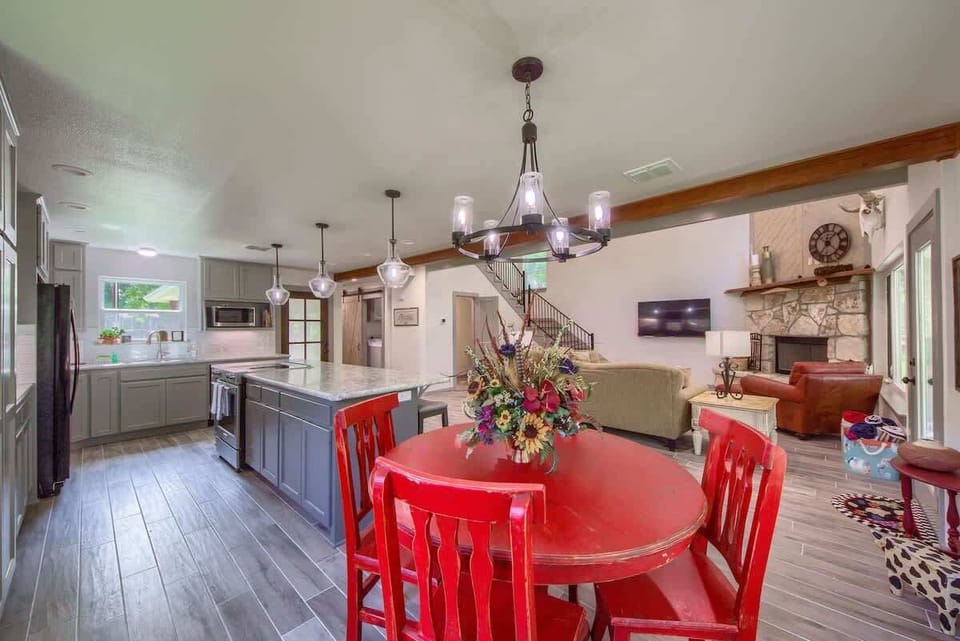 Have a nice cup of coffee sitting at this adorable breakfast table.