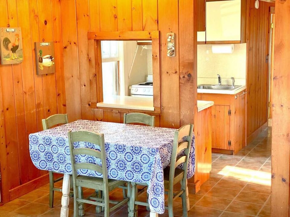 Dune Suite dining area and pass-through to kitchen.