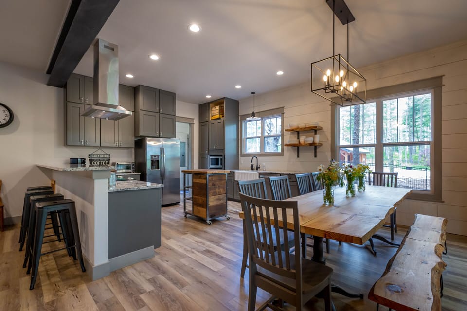 Indoor kitchen table with seating for 10 and memorable meals!
