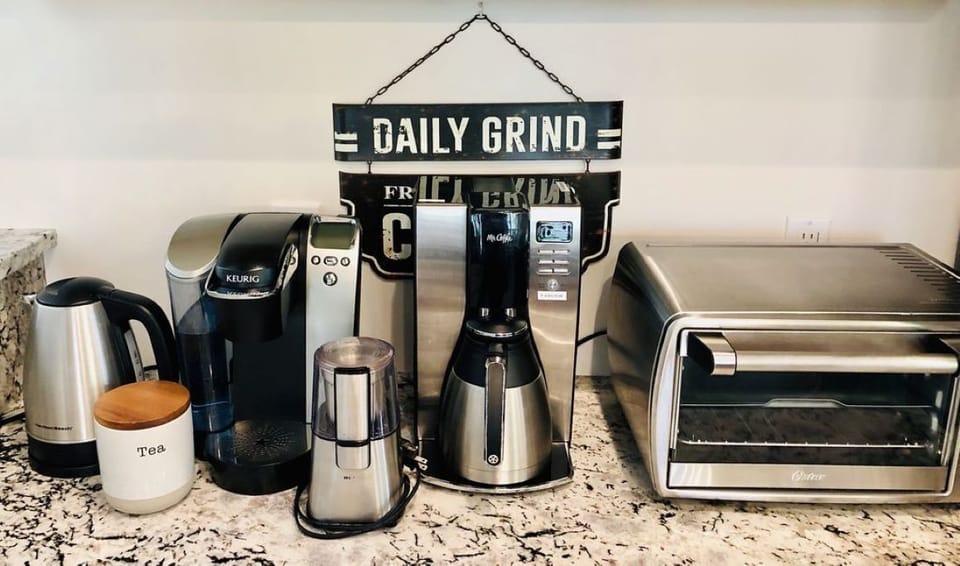 A sample of the kitchen amenitities.