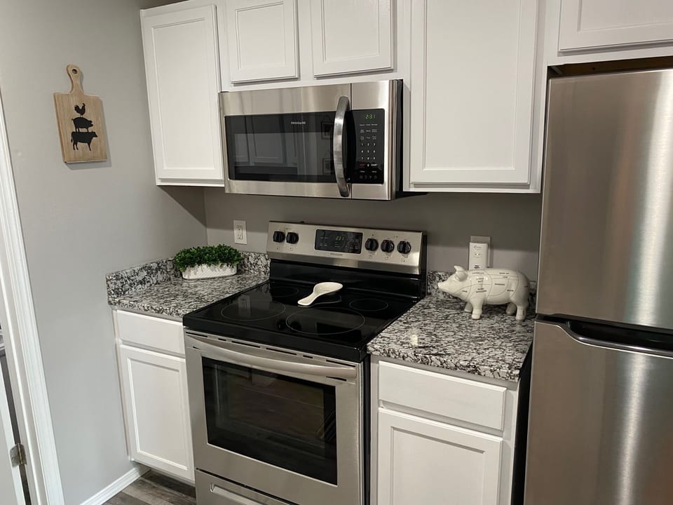 Newly remodeled kitchen has full size appliances and granite countertops 