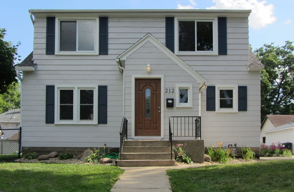 Door with keypad entry is on the SIDE of house. Upper level is un-furnished.