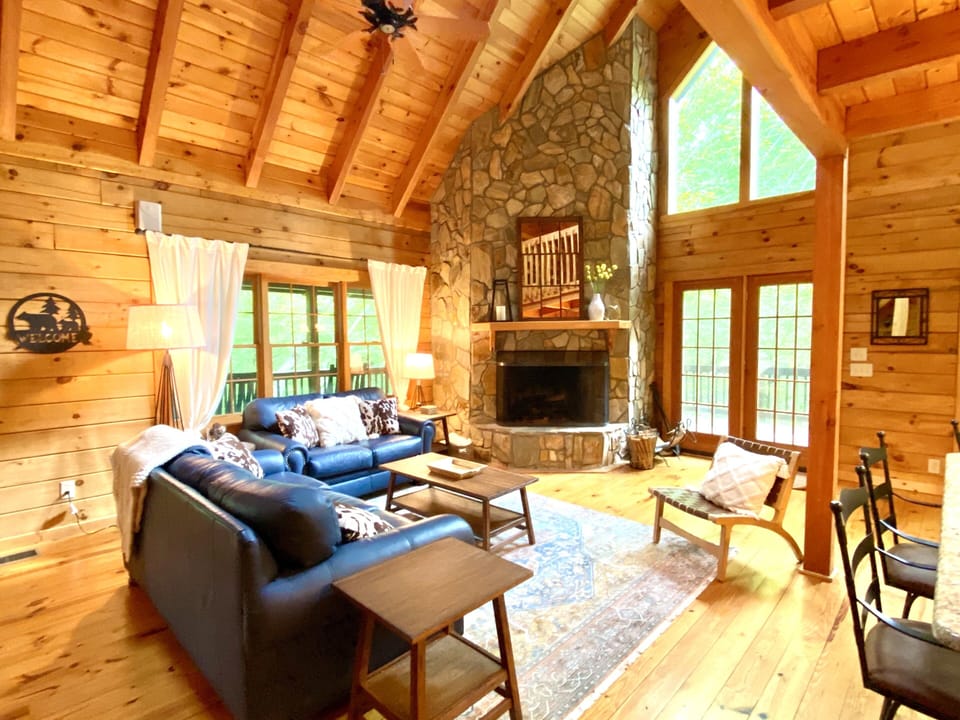 Main level gathering room 