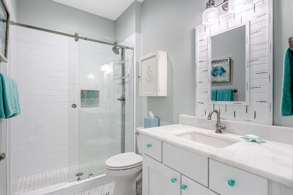 1st Floor Ensuite Bathroom
